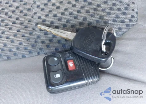 2003 Ford F-150 Lariat/Xlt z USA, uszkodzony, nr VIN 1FTRW08663KB94976